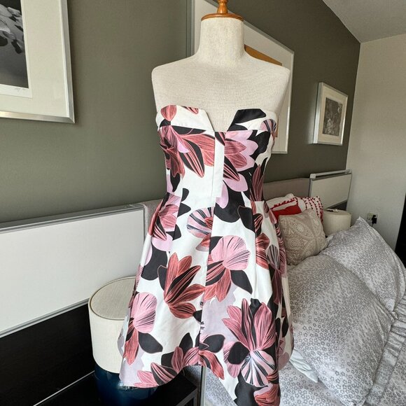 - Keepsake Divide Dress Strapless in Collage Floral Revolve Party Cocktails XS - Picture 2 of 12